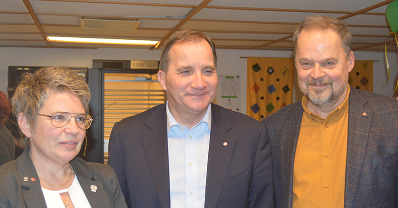 Åsa Sjödén, kommunalråd i Sollefteå, statsminister Stefan Löfven och Jan Sahlén, kommunalråd i Kramfors. 